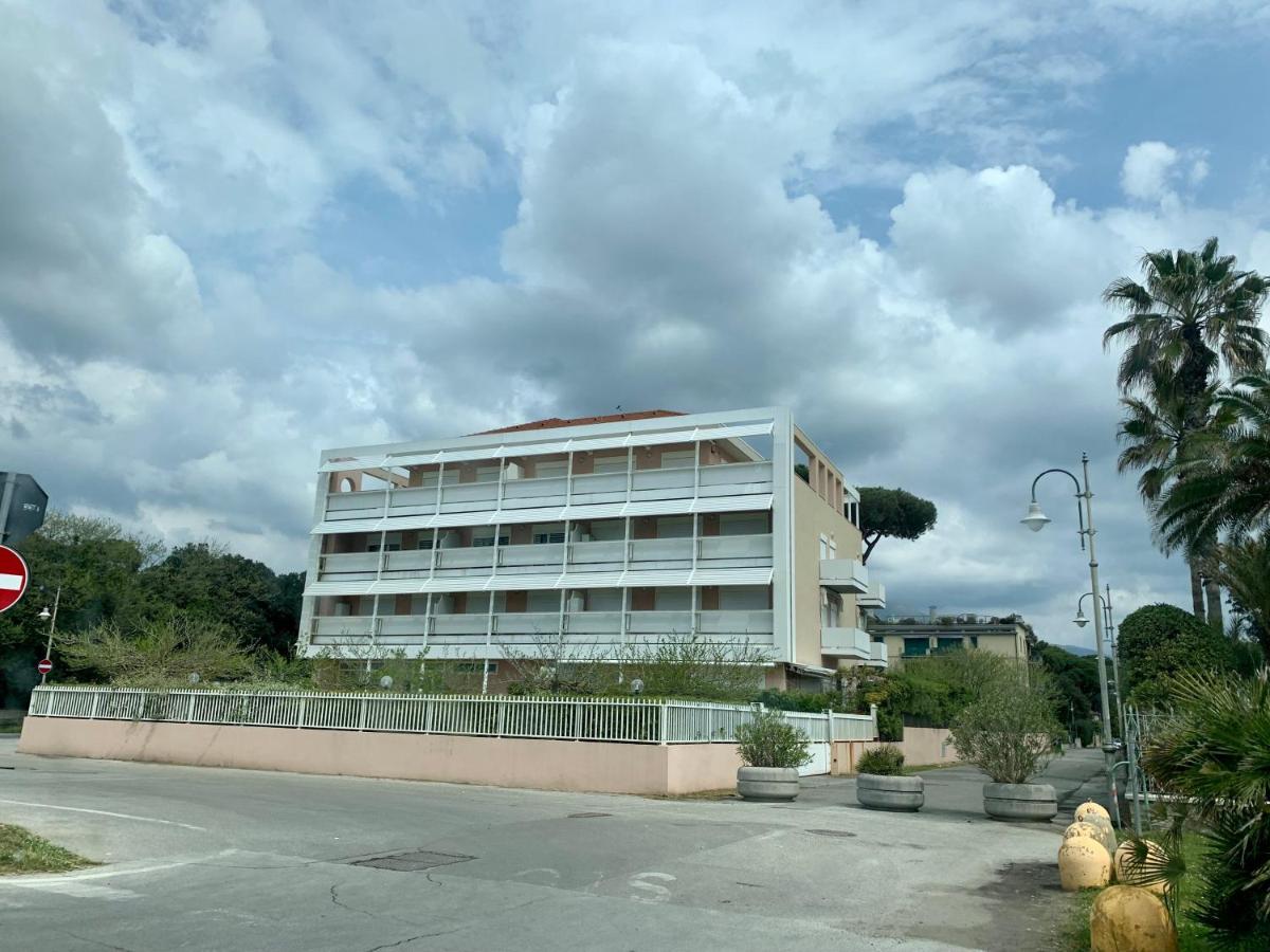 Casa Sul Mare- House On The Sea- Versilia Marina di Pietrasanta Exterior foto